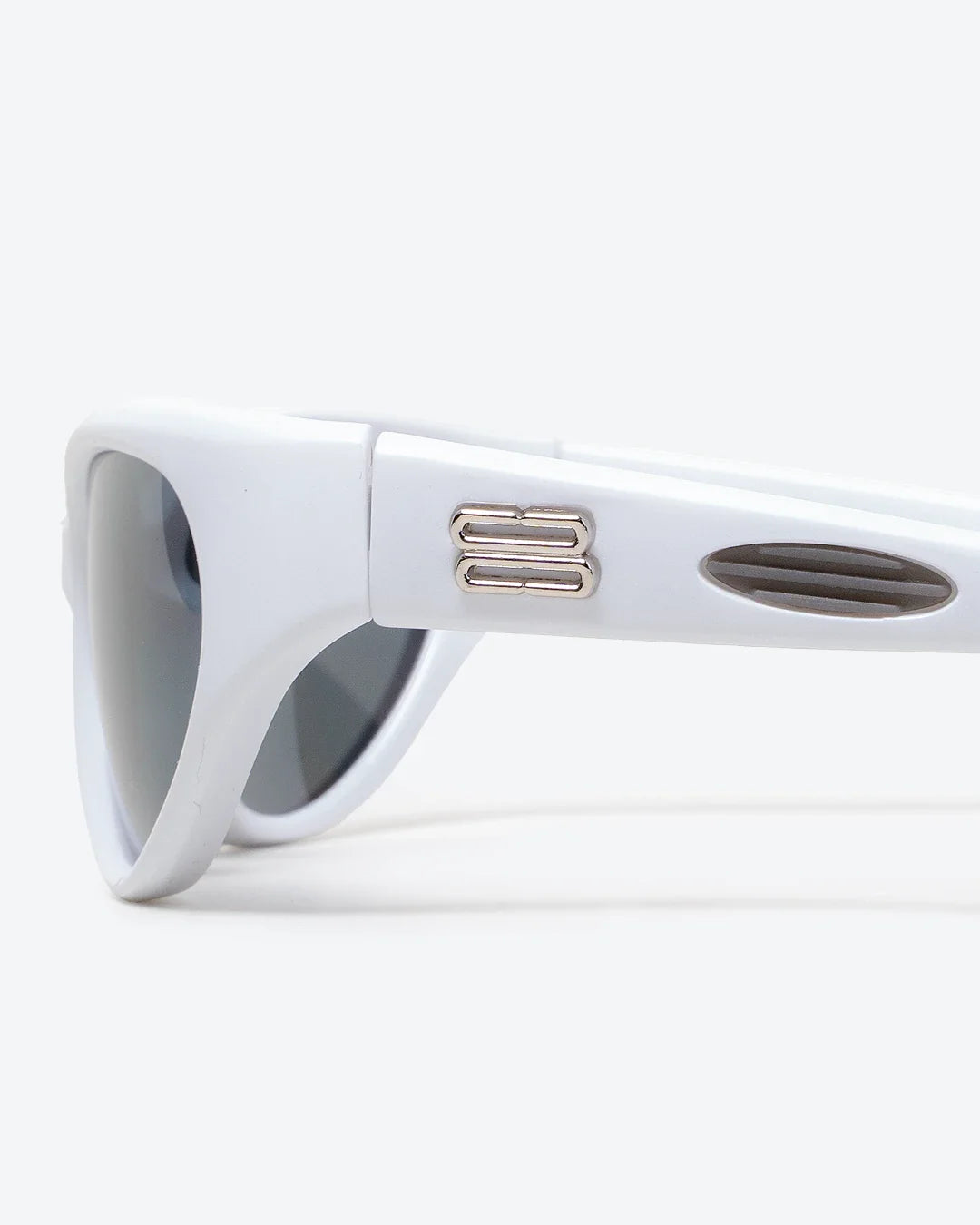 ALLURE - Black Lenses, White Frame