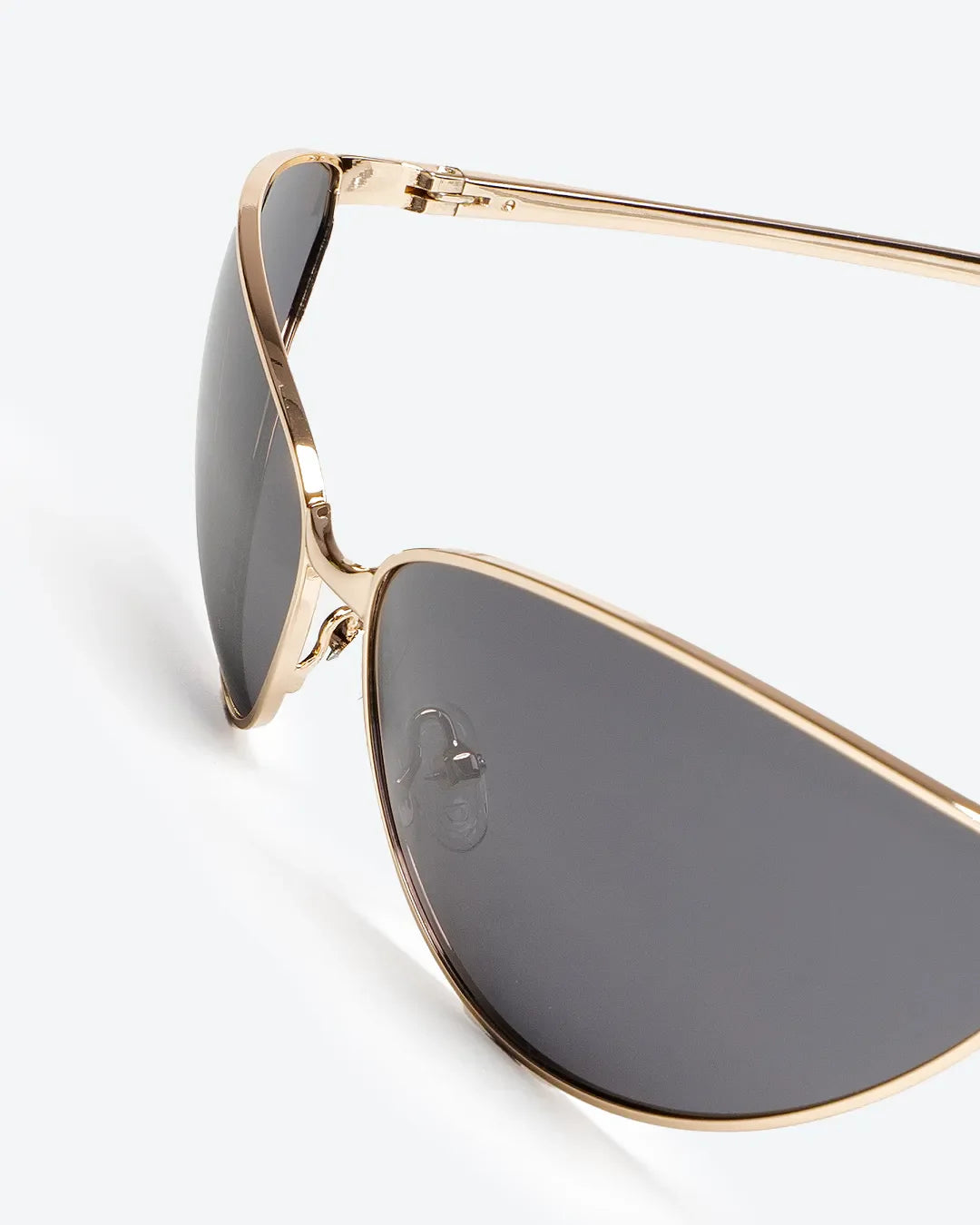 SVELTE - Black Polarized Lenses, Gold Chrome Frame