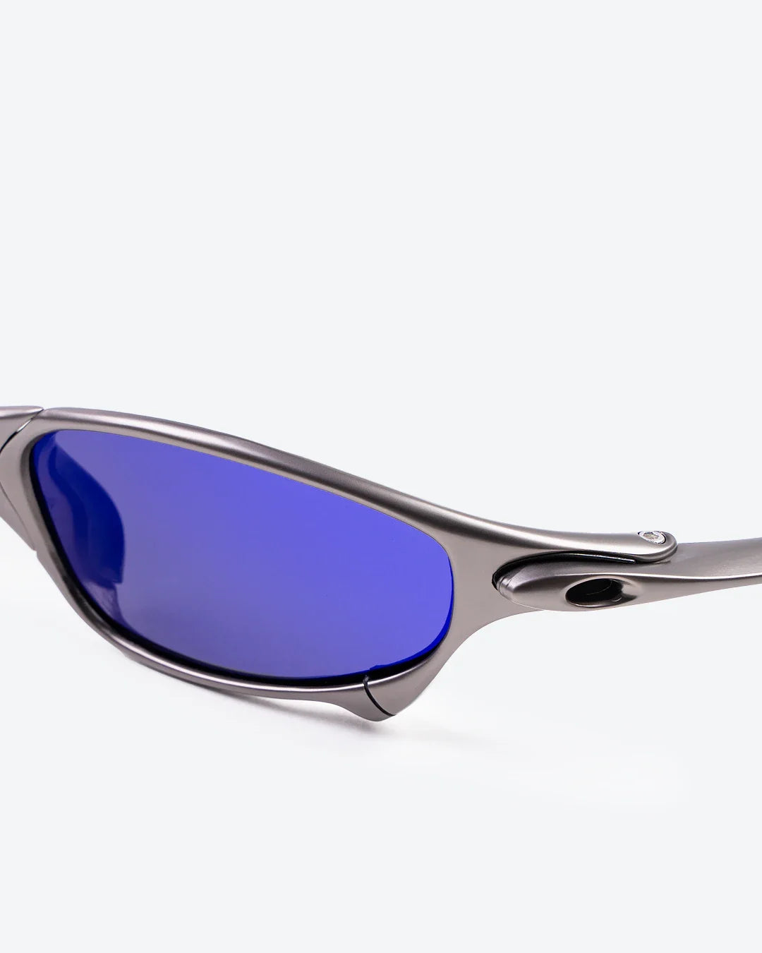 PHANTOM - Sapphire Polarized Lenses, Carbon Frame